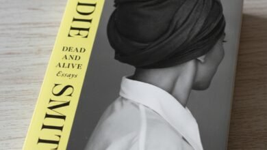كتاب Dead and Alive للكاتبة البريطانية الشهيرة زيدي سميث